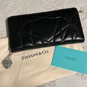 Return to Tiffany™ Padded Large Wallet in Tiffany Black Leather